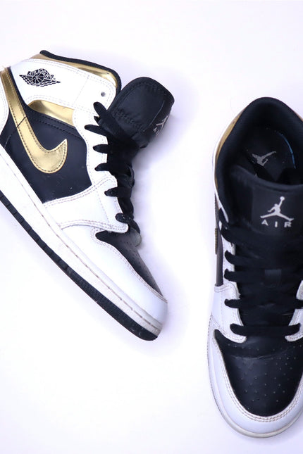 NIKE Air Jordan Retro 1 Mid SE Sneakers White Gold Black Lace Up Men's 6.5
