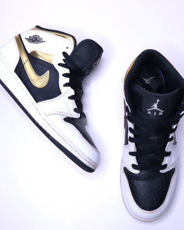 NIKE Air Jordan Retro 1 Mid SE Sneakers White Gold Black Lace Up Men's 6.5