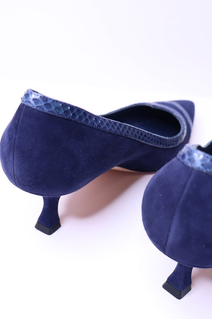 MANOLO BLAHNIK Monda Snake and Suede Pumps Navy Pointed Toe Heel Women's 38