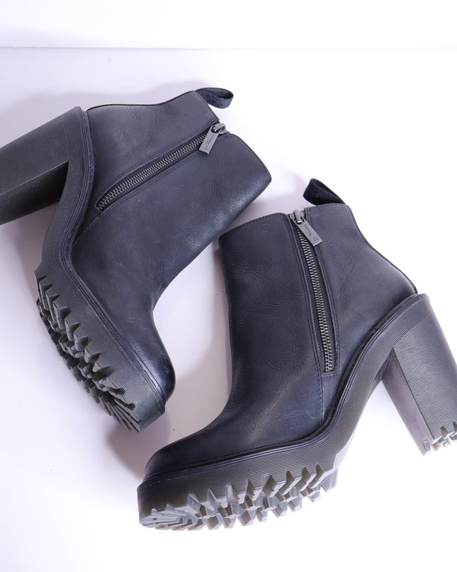 DR. MARTENS Magdalena Leather Heeled Ankle Boot Black Women's 8