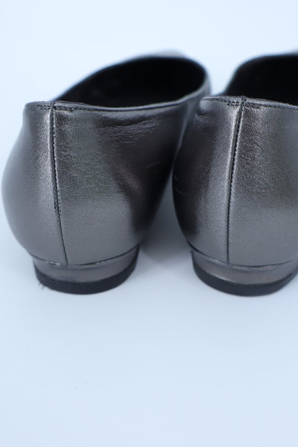 MANOLO BLAHNIK Grey Metallic Pointed Toe Flat Quiet Luxury Women's 38/US 8