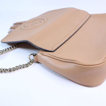 GUCCI Soho Interlocking G Crossbody Bag Camellia Tan Pebbled Leather Chain Strap