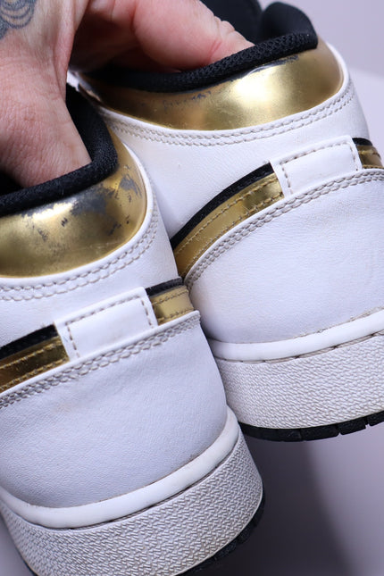 NIKE Air Jordan Retro 1 Mid SE Sneakers White Gold Black Lace Up Men's 6.5