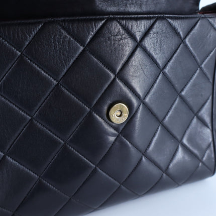 Chanel Vtg 90's Quilted Leather Crossbody Bag Black CC Flap Red Interior Luxury