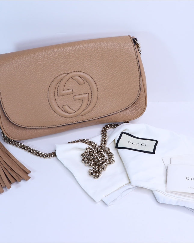 GUCCI Soho Interlocking G Crossbody Bag Camellia Tan Pebbled Leather Chain Strap