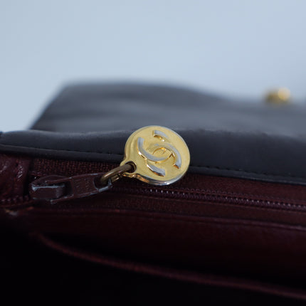 Chanel Vtg 90's Quilted Leather Crossbody Bag Black CC Flap Red Interior Luxury