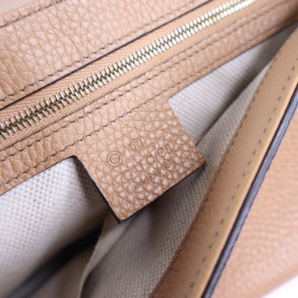 GUCCI Soho Interlocking G Crossbody Bag Camellia Tan Pebbled Leather Chain Strap