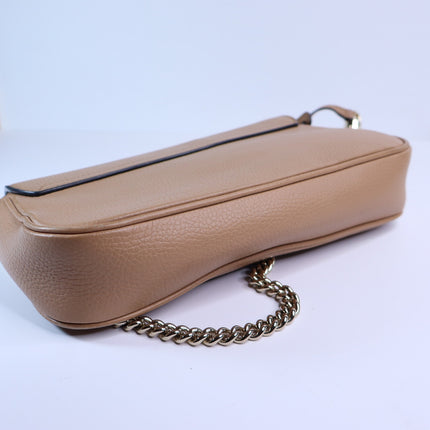 GUCCI Soho Interlocking G Crossbody Bag Camellia Tan Pebbled Leather Chain Strap